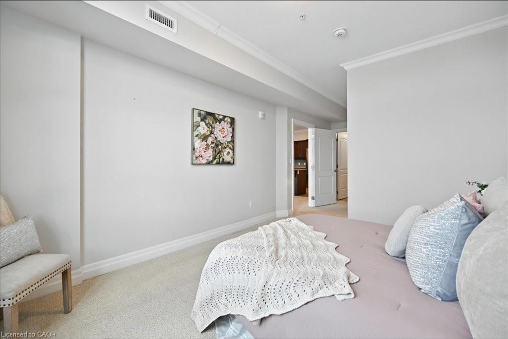 607-3290 New Street, Burlington, ON - Indoor Photo Showing Bedroom