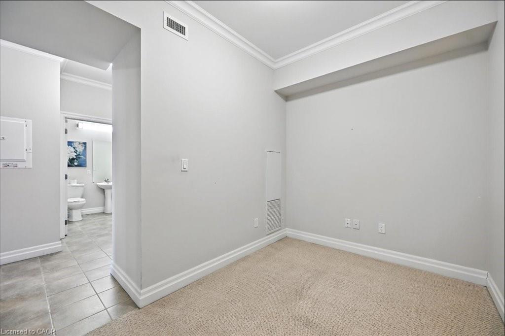 607-3290 New Street, Burlington, ON - Indoor Photo Showing Other Room