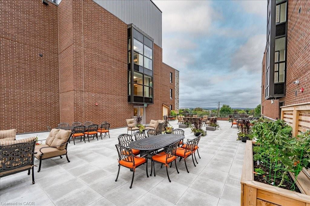 607-3290 New Street, Burlington, ON - Outdoor With Exterior