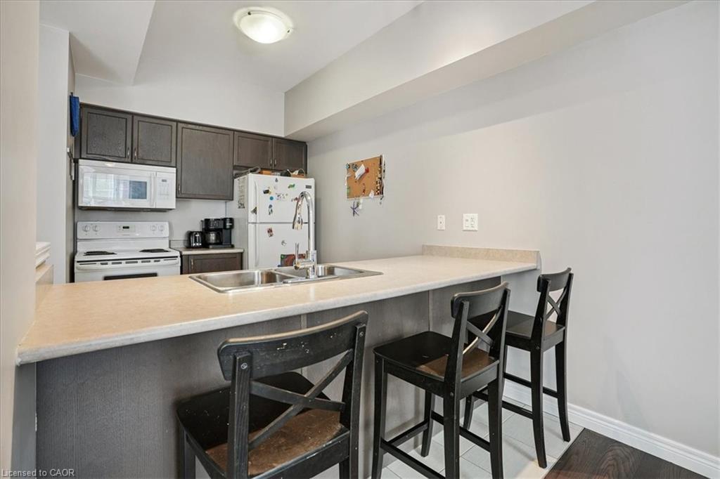 69-6 Chestnut Drive, Grimsby, ON - Indoor Photo Showing Kitchen With Double Sink