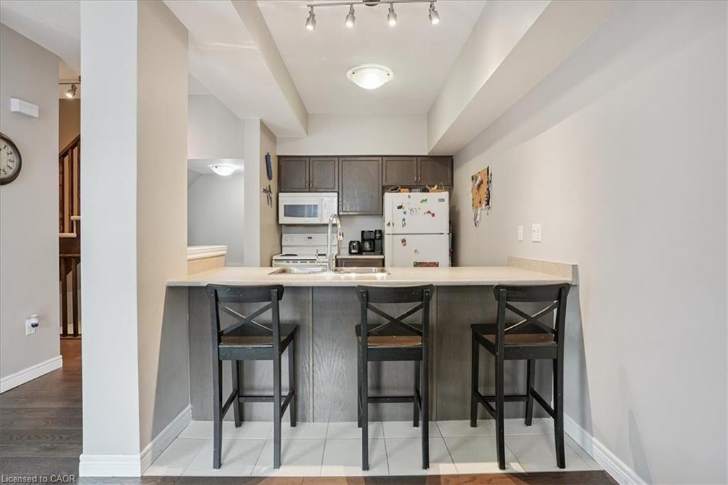 69-6 Chestnut Drive, Grimsby, ON - Indoor Photo Showing Kitchen