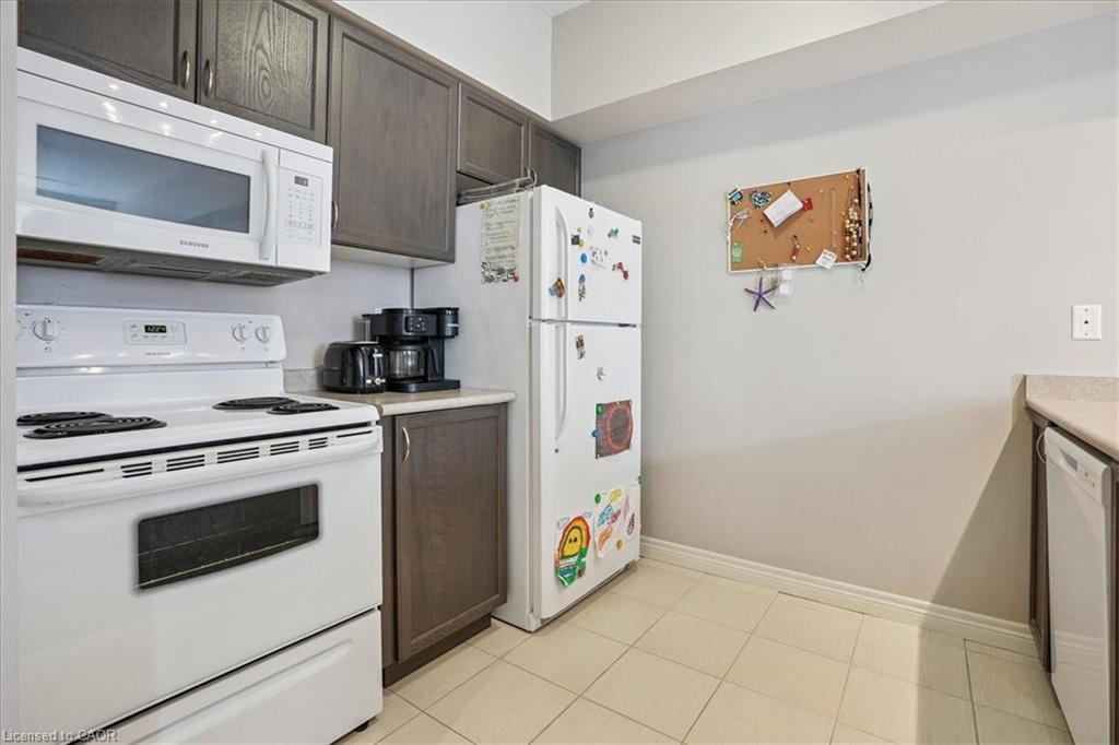 69-6 Chestnut Drive, Grimsby, ON - Indoor Photo Showing Kitchen