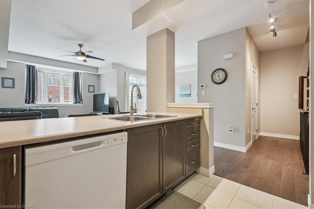 69-6 Chestnut Drive, Grimsby, ON - Indoor Photo Showing Kitchen With Double Sink