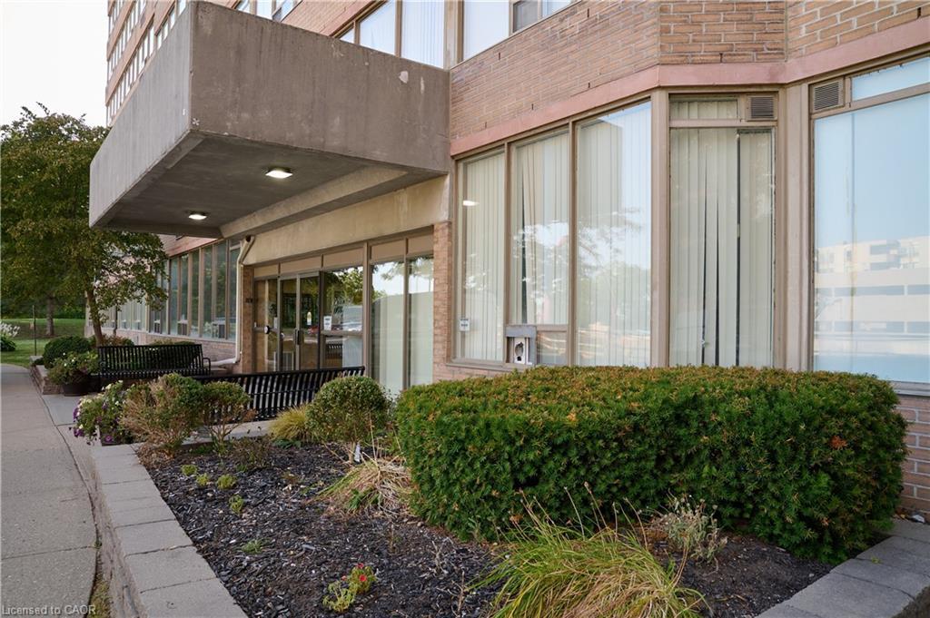 909-3227 King Street, Kitchener, ON - Outdoor