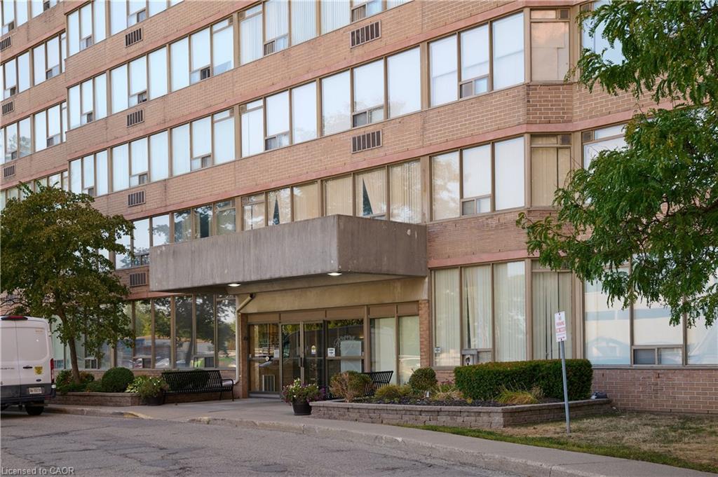 909-3227 King Street, Kitchener, ON - Outdoor