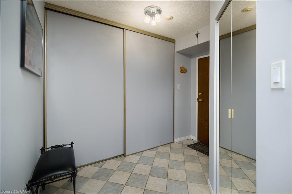 909-3227 King Street, Kitchener, ON - Indoor Photo Showing Other Room