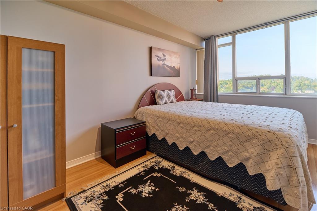 909-3227 King Street, Kitchener, ON - Indoor Photo Showing Bedroom