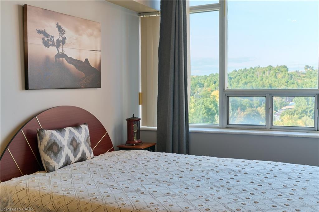 909-3227 King Street, Kitchener, ON - Indoor Photo Showing Bedroom