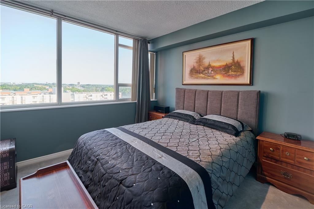 909-3227 King Street, Kitchener, ON - Indoor Photo Showing Bedroom