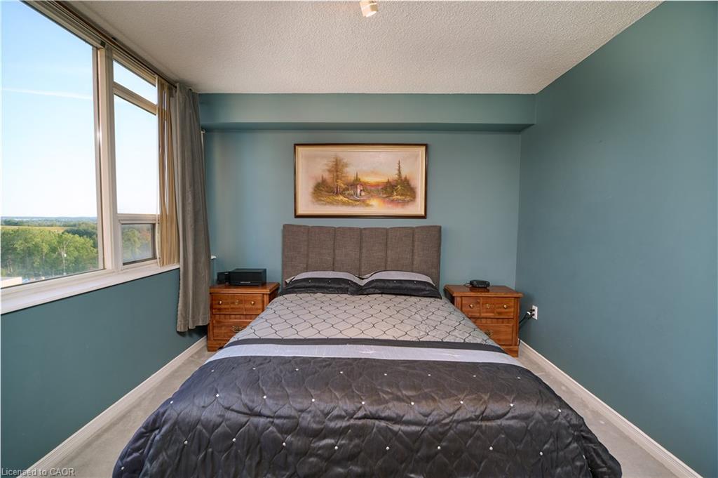 909-3227 King Street, Kitchener, ON - Indoor Photo Showing Bedroom