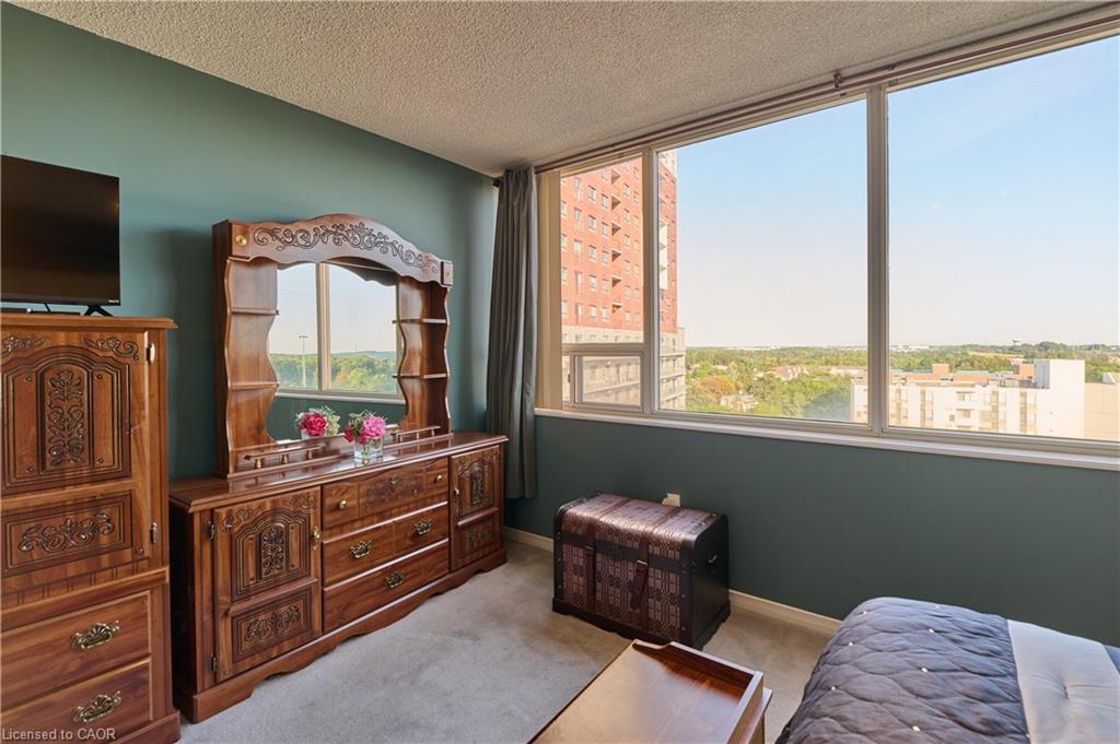 909-3227 King Street, Kitchener, ON - Indoor Photo Showing Bedroom