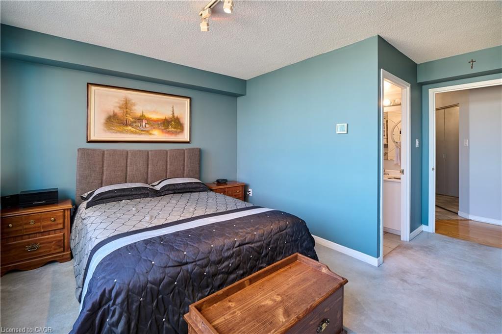 909-3227 King Street, Kitchener, ON - Indoor Photo Showing Bedroom