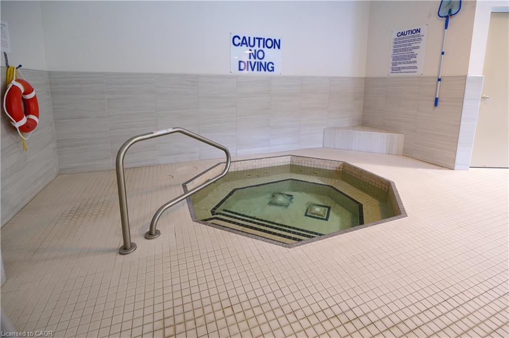 909-3227 King Street, Kitchener, ON - Indoor Photo Showing Other Room