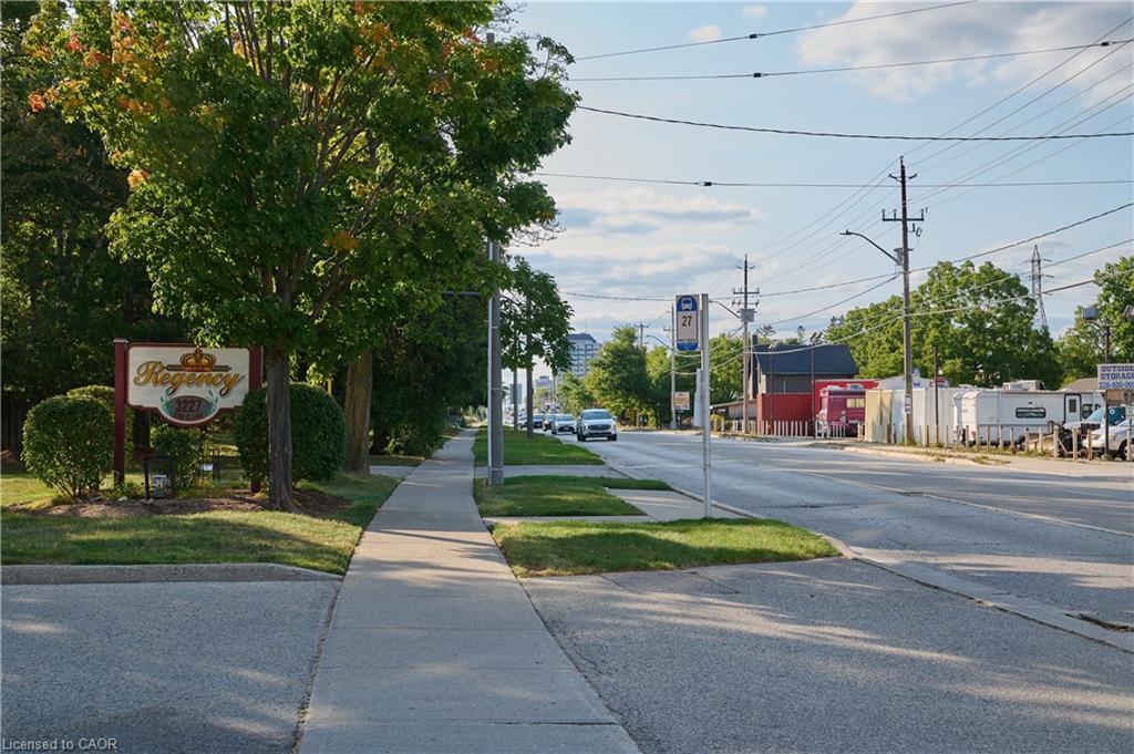 909-3227 King Street, Kitchener, ON - Outdoor