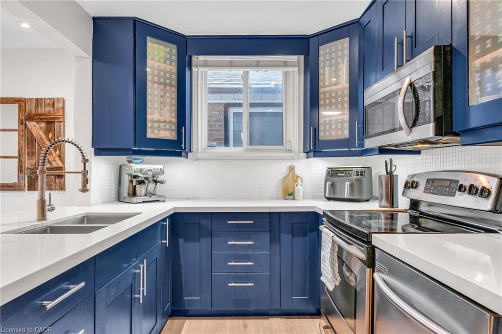 1034 Meredith Avenue, Mississauga, ON - Indoor Photo Showing Kitchen With Double Sink