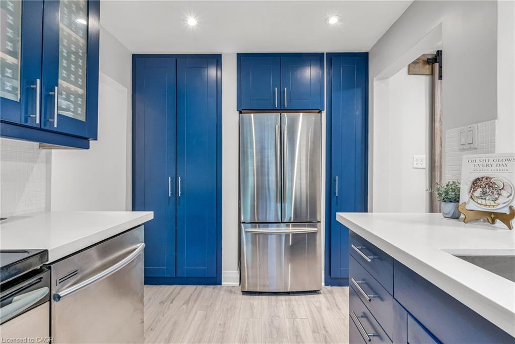 1034 Meredith Avenue, Mississauga, ON - Indoor Photo Showing Kitchen