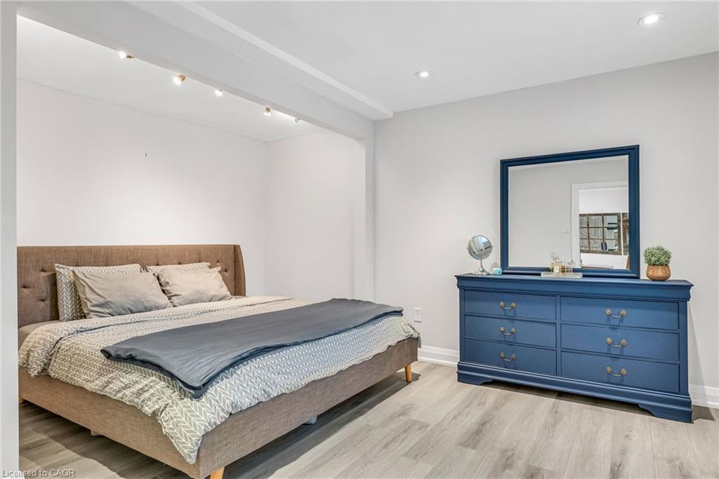 1034 Meredith Avenue, Mississauga, ON - Indoor Photo Showing Bedroom