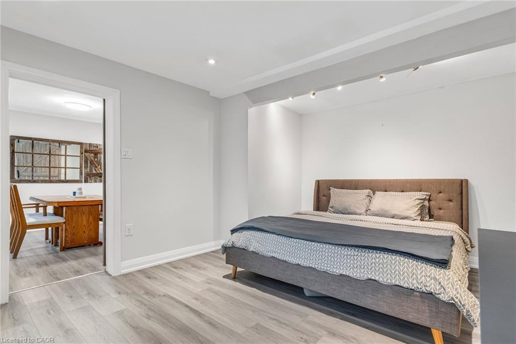 1034 Meredith Avenue, Mississauga, ON - Indoor Photo Showing Bedroom