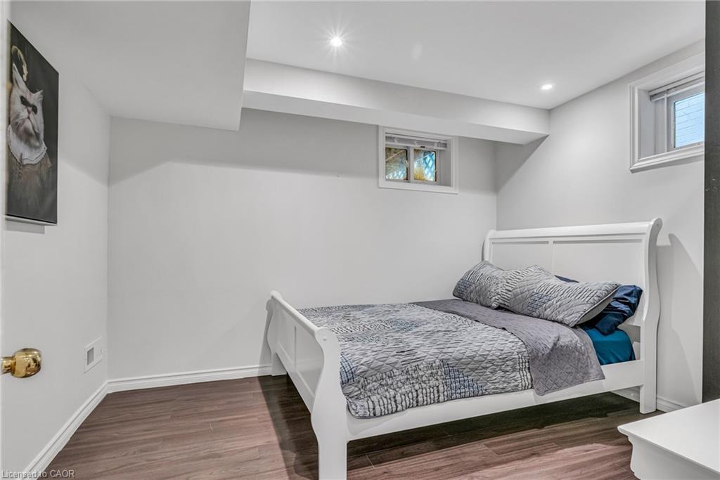1034 Meredith Avenue, Mississauga, ON - Indoor Photo Showing Bedroom