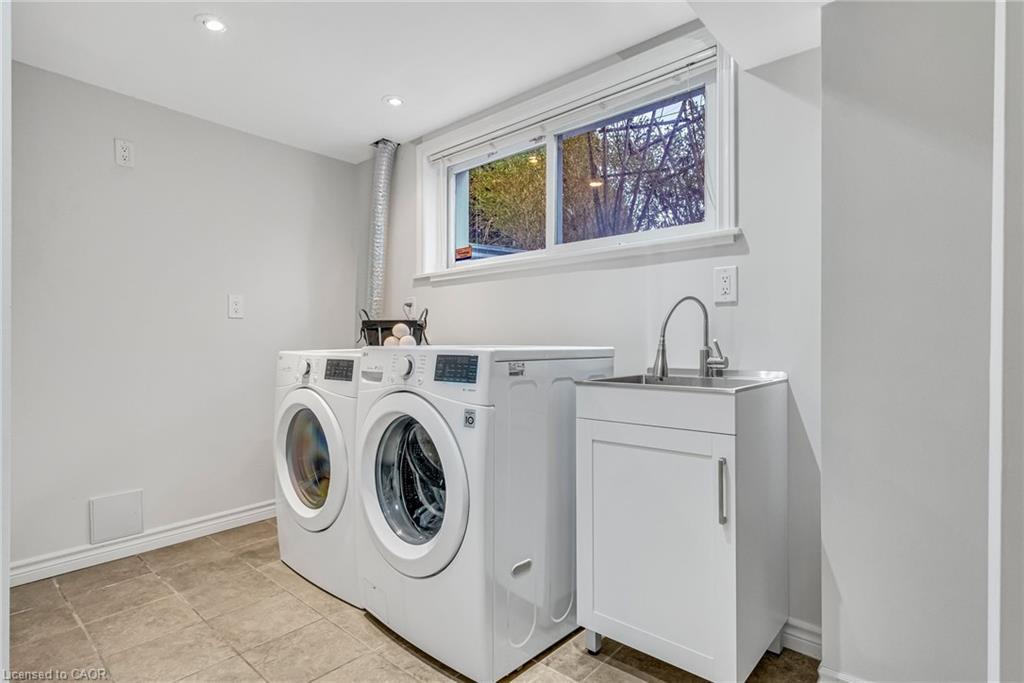 1034 Meredith Avenue, Mississauga, ON - Indoor Photo Showing Laundry Room