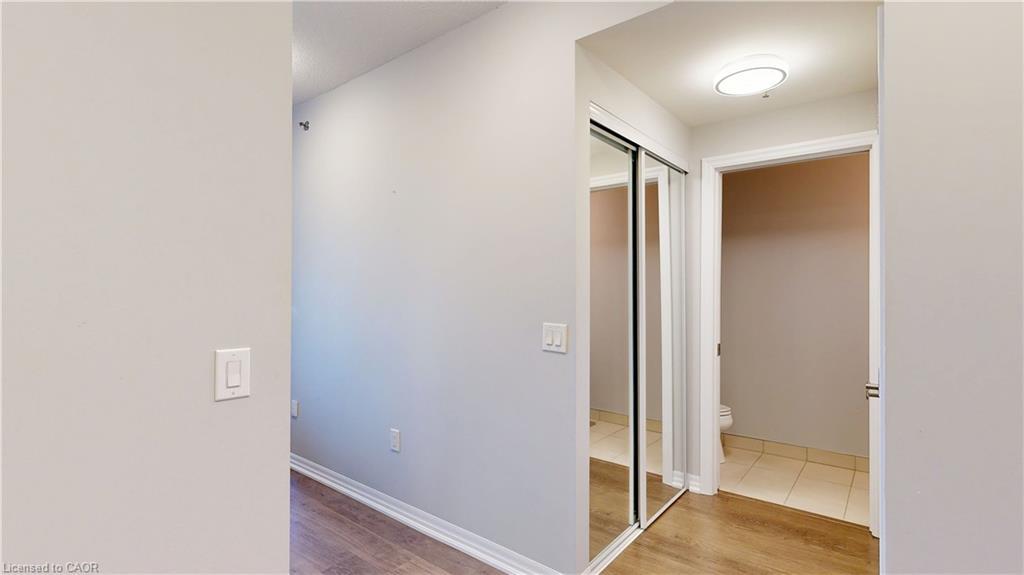 304-560 North Service Road, Grimsby, ON - Indoor Photo Showing Other Room