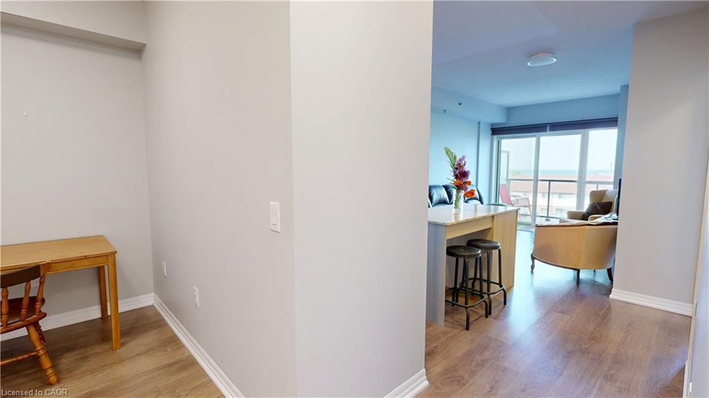 304-560 North Service Road, Grimsby, ON - Indoor