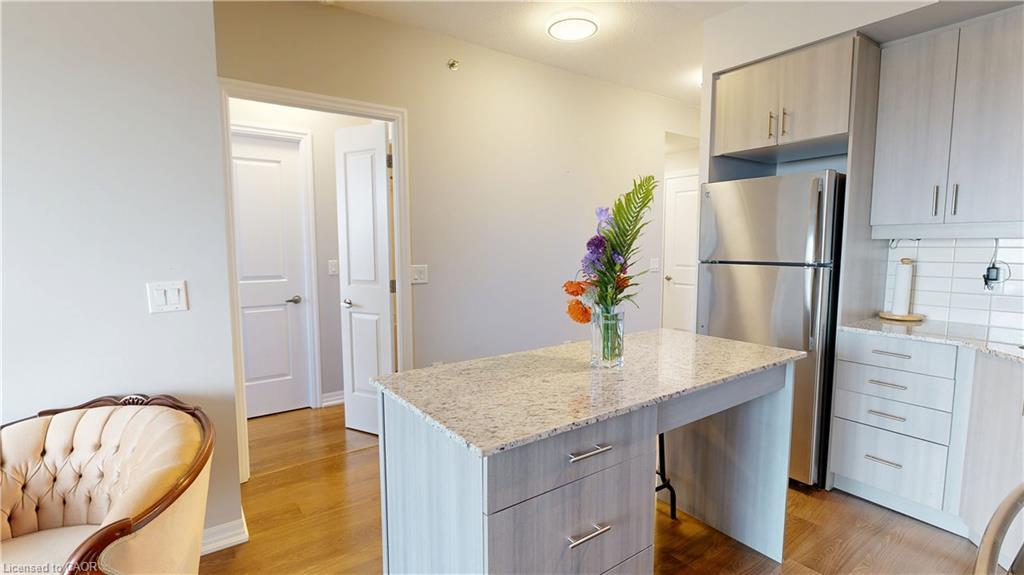 304-560 North Service Road, Grimsby, ON - Indoor Photo Showing Kitchen
