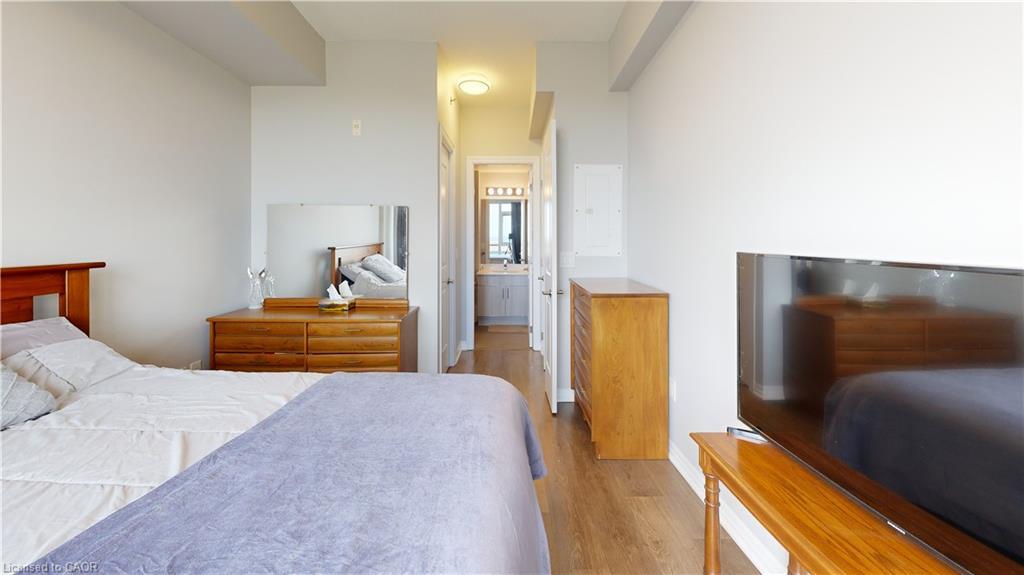 304-560 North Service Road, Grimsby, ON - Indoor Photo Showing Bedroom