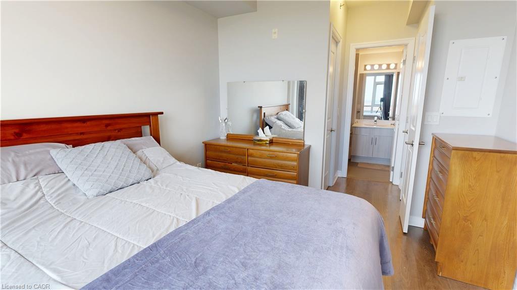 304-560 North Service Road, Grimsby, ON - Indoor Photo Showing Bedroom