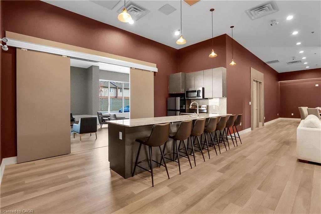 304-560 North Service Road, Grimsby, ON - Indoor