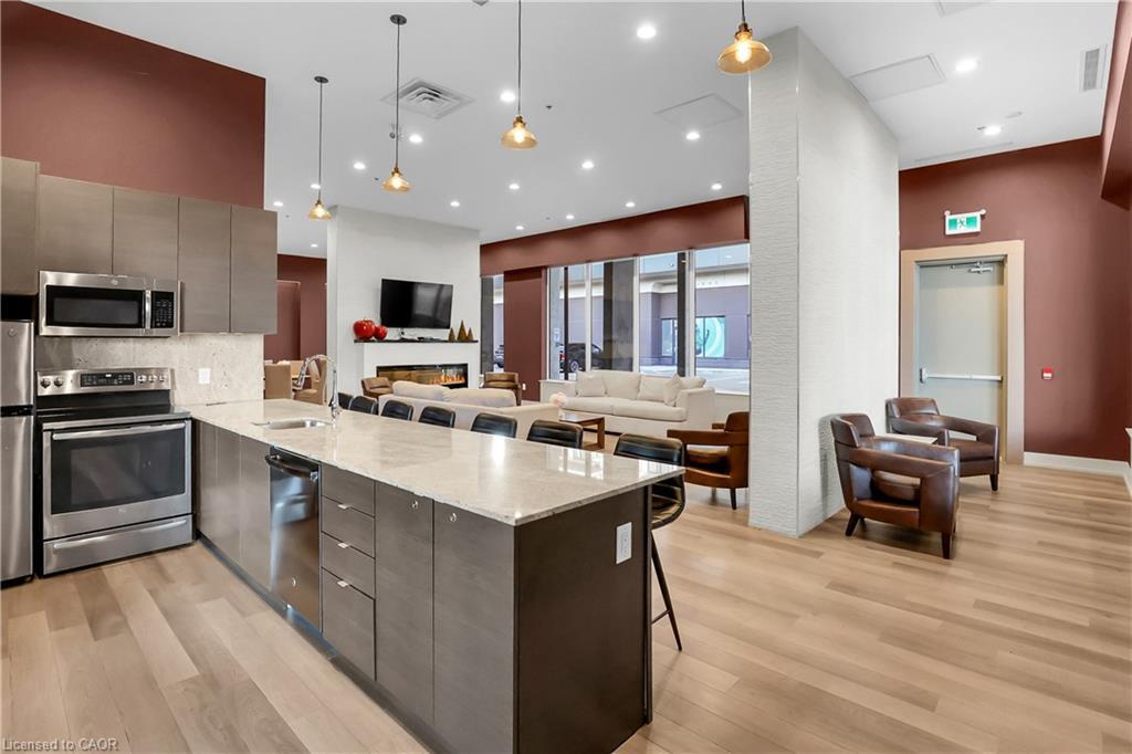 304-560 North Service Road, Grimsby, ON - Indoor Photo Showing Kitchen With Stainless Steel Kitchen With Upgraded Kitchen