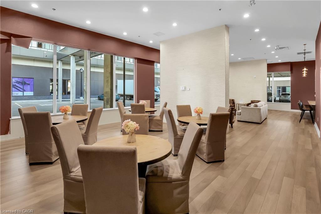 304-560 North Service Road, Grimsby, ON - Indoor Photo Showing Dining Room