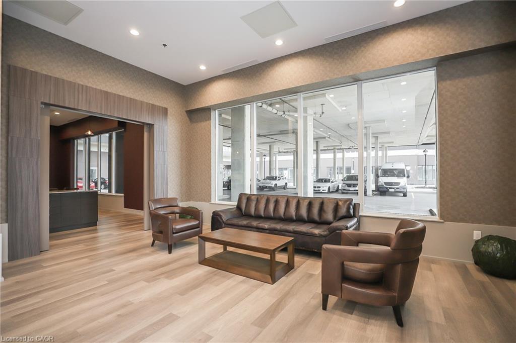 304-560 North Service Road, Grimsby, ON - Indoor Photo Showing Other Room