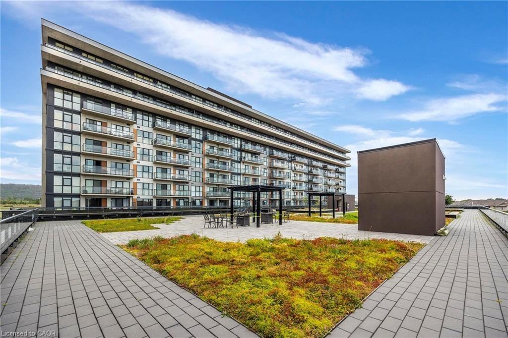304-560 North Service Road, Grimsby, ON - Outdoor
