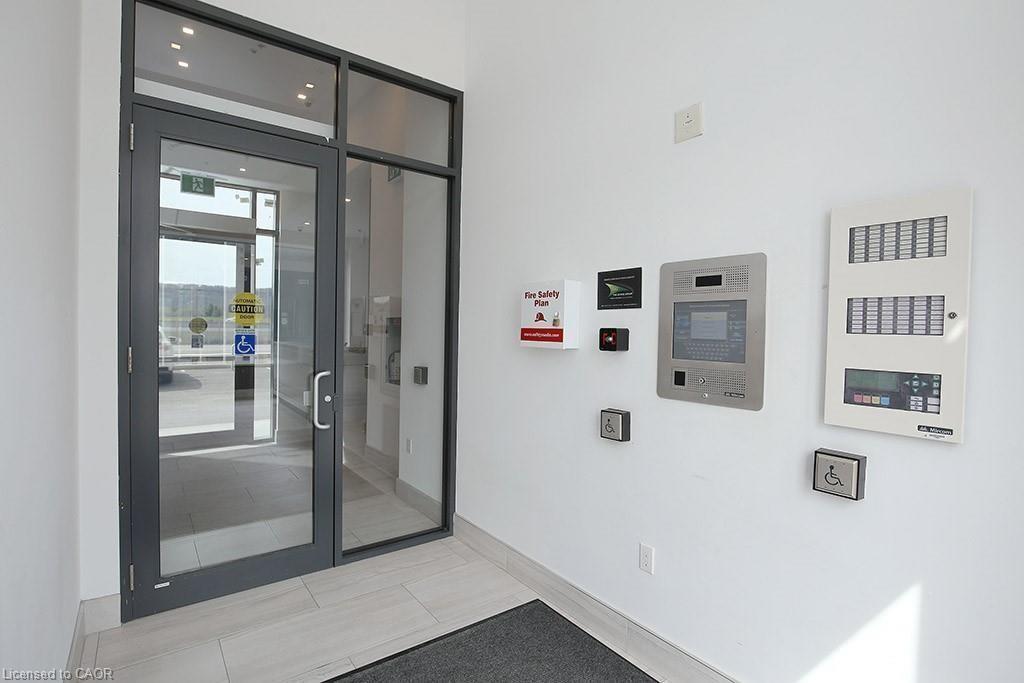 304-560 North Service Road, Grimsby, ON - Indoor Photo Showing Other Room