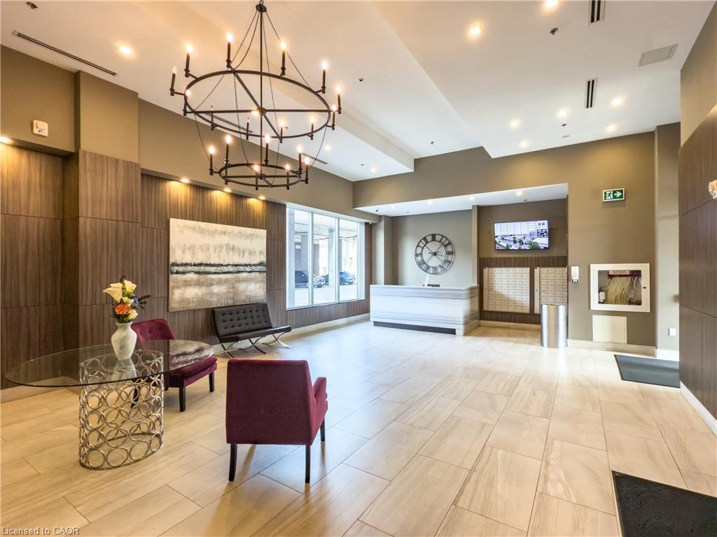 304-560 North Service Road, Grimsby, ON - Indoor