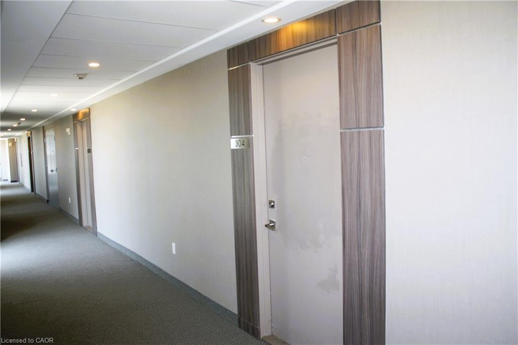 304-560 North Service Road, Grimsby, ON - Indoor Photo Showing Other Room