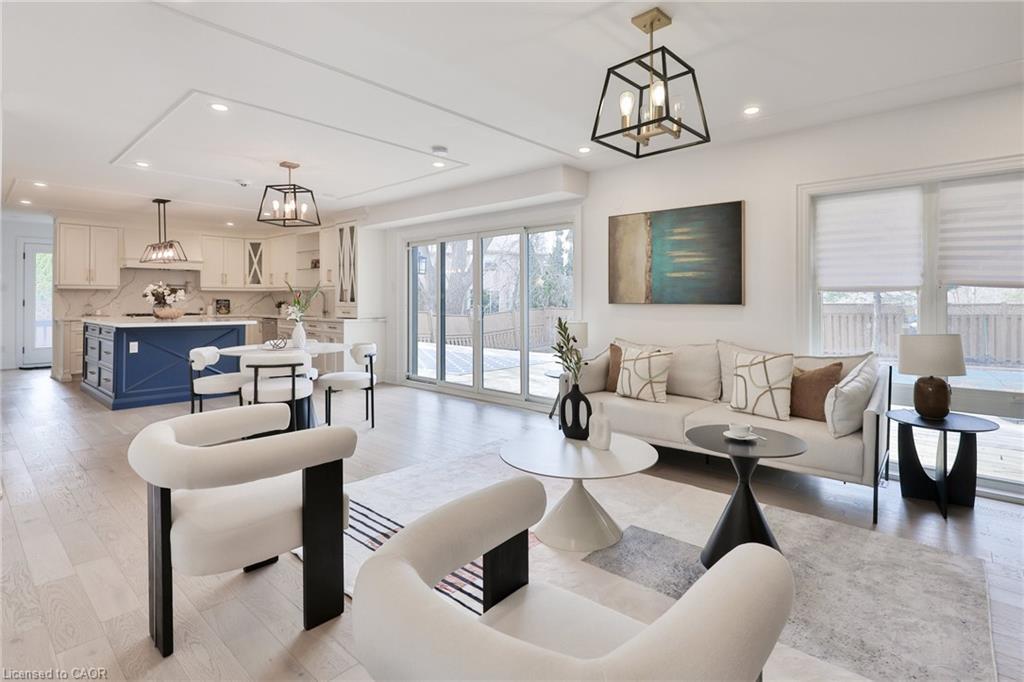 2309 Dunedin Road, Oakville, ON - Indoor Photo Showing Living Room