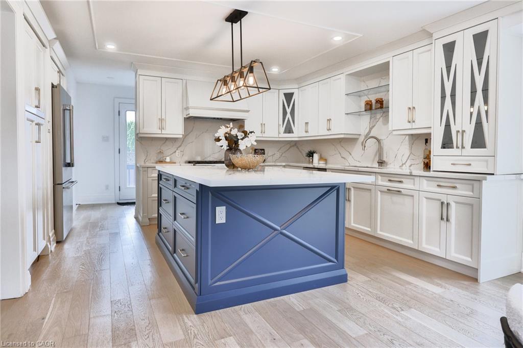2309 Dunedin Road, Oakville, ON - Indoor Photo Showing Kitchen With Upgraded Kitchen