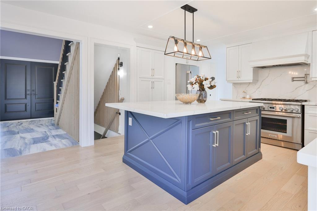 2309 Dunedin Road, Oakville, ON - Indoor Photo Showing Kitchen With Upgraded Kitchen
