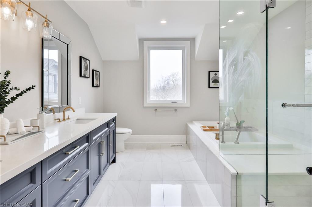2309 Dunedin Road, Oakville, ON - Indoor Photo Showing Bathroom