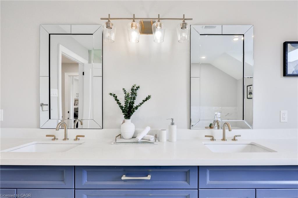 2309 Dunedin Road, Oakville, ON - Indoor Photo Showing Bathroom