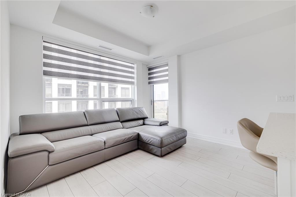 2508-30 Elm Drive W, Mississauga, ON - Indoor Photo Showing Living Room