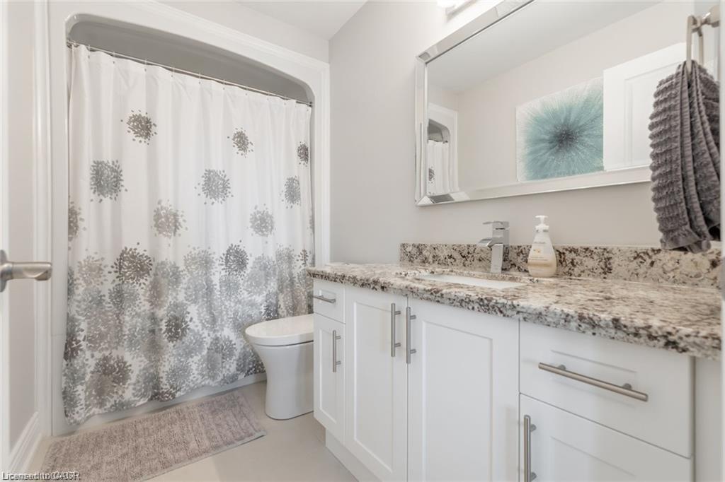 89 Keystone Crescent, Stoney Creek, ON - Indoor Photo Showing Bathroom