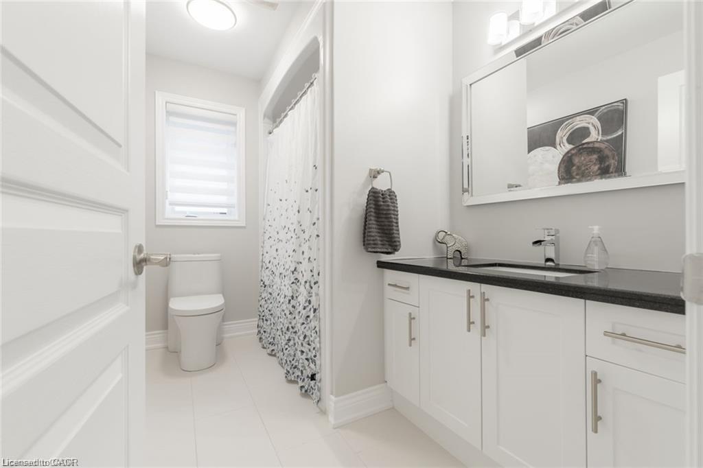 89 Keystone Crescent, Stoney Creek, ON - Indoor Photo Showing Bathroom