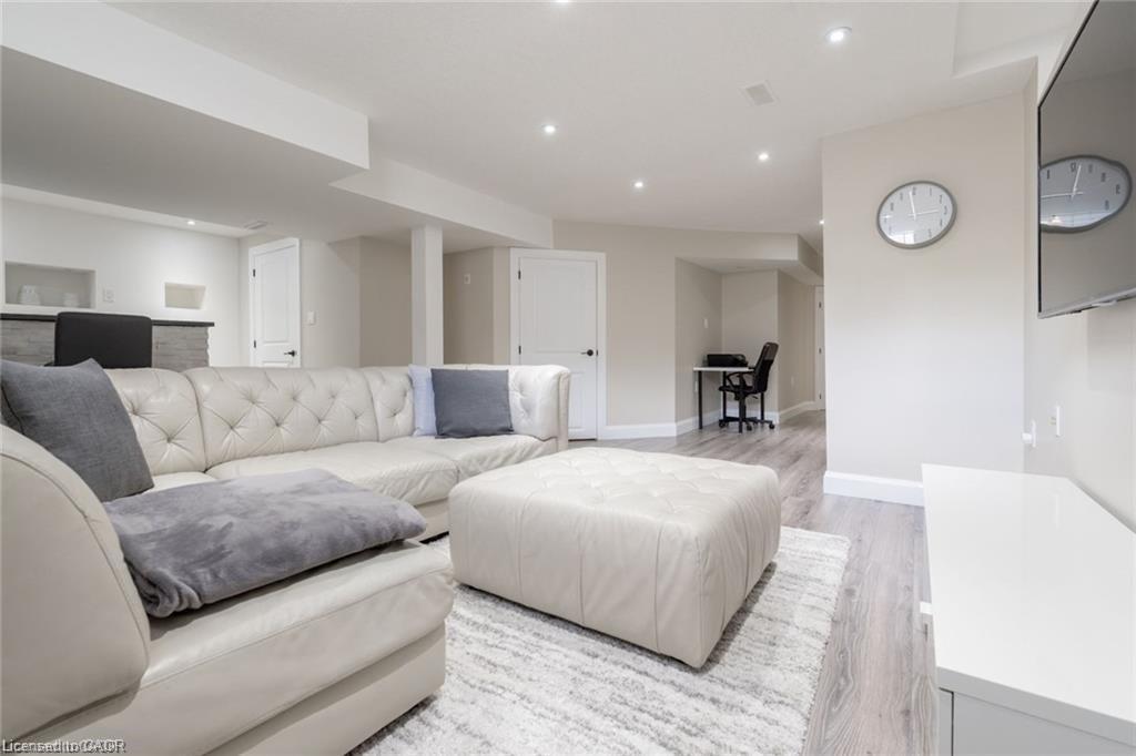 89 Keystone Crescent, Stoney Creek, ON - Indoor Photo Showing Living Room