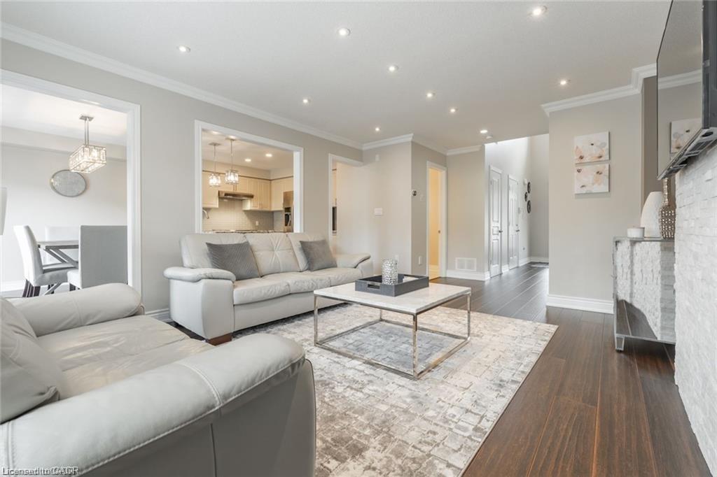 89 Keystone Crescent, Stoney Creek, ON - Indoor Photo Showing Living Room