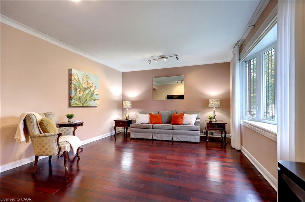 56 Cynthia Road, Toronto, ON - Indoor Photo Showing Living Room
