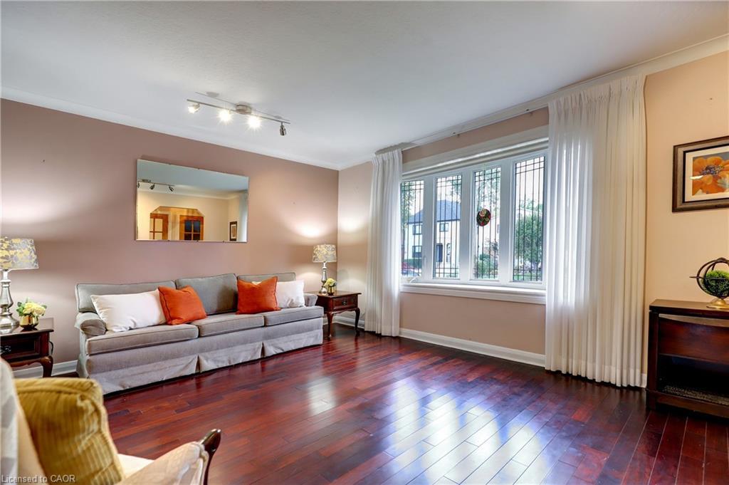 56 Cynthia Road, Toronto, ON - Indoor Photo Showing Living Room