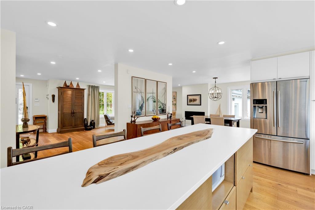 912 Boothman Avenue, Burlington, ON - Indoor Photo Showing Kitchen